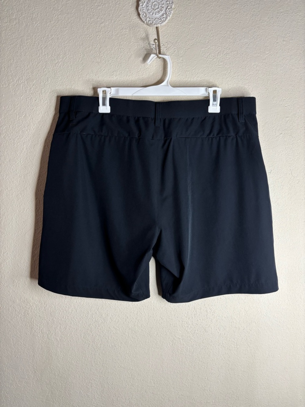 Fabletics The Only Short black 8” size Extra Large - Picture 3 of 5